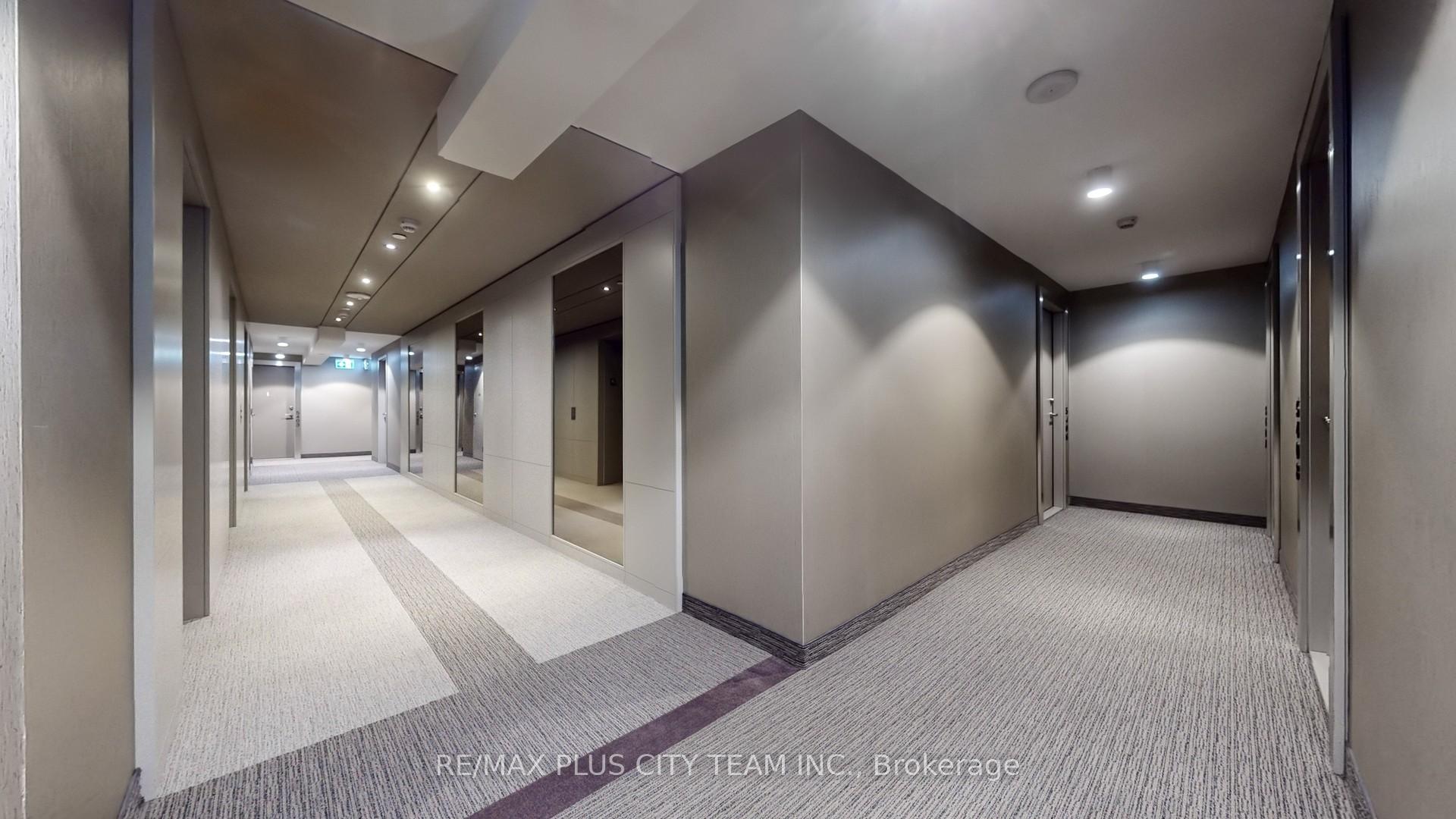 2 Bedrooms Condo at 100 Harbour, Toronto For sale