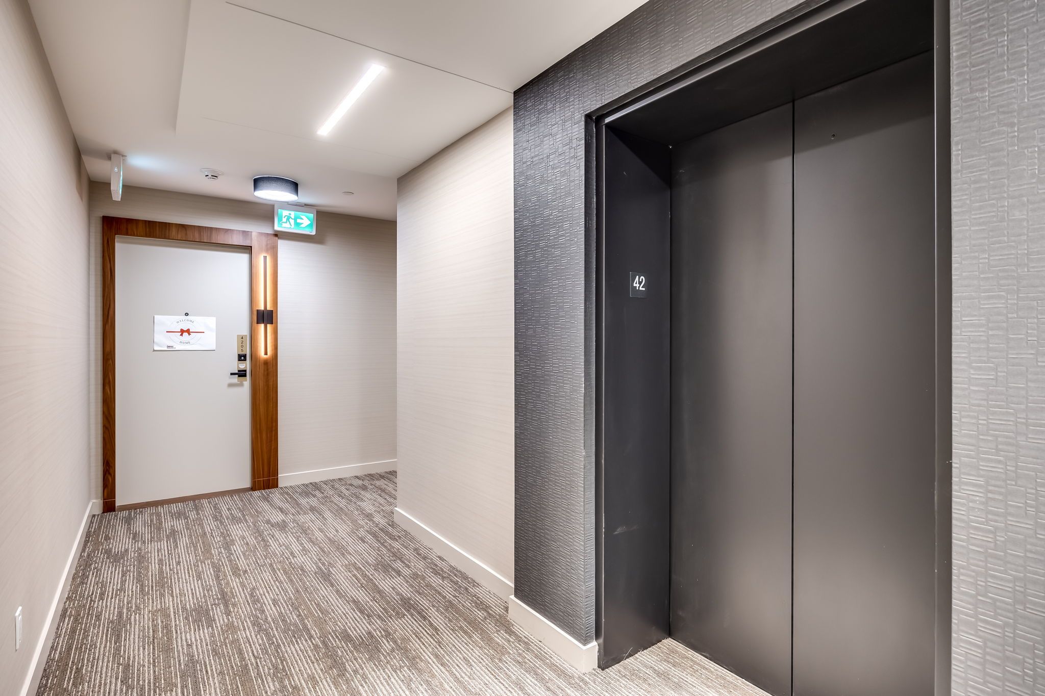 327 King Street W 4205