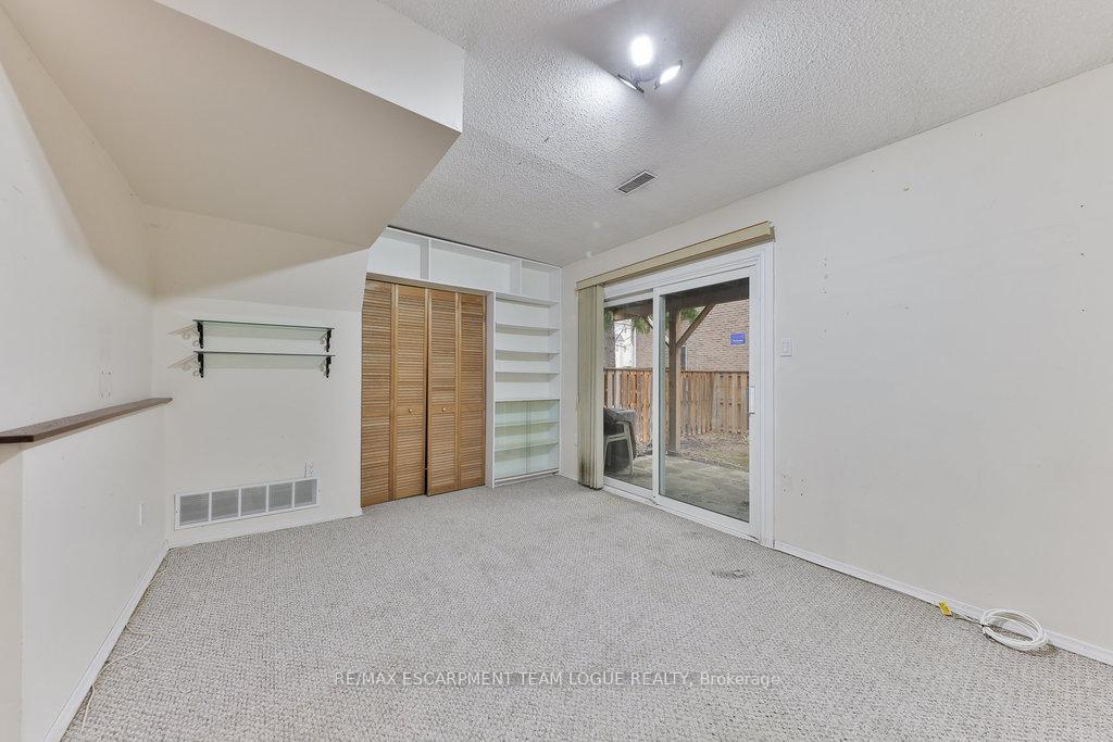 3 Bedrooms Condo at 2278 Marine,  Oakville For sale