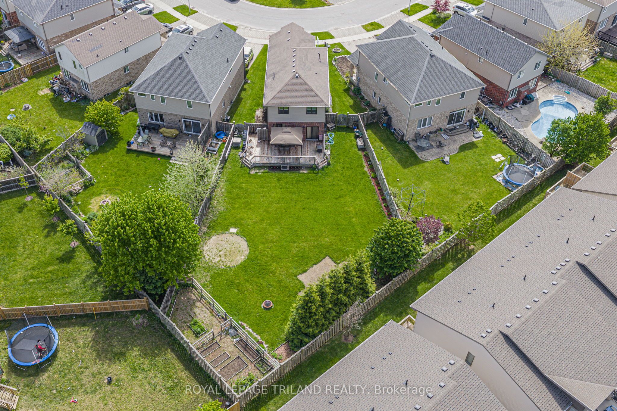 711 Springwood Crescent
