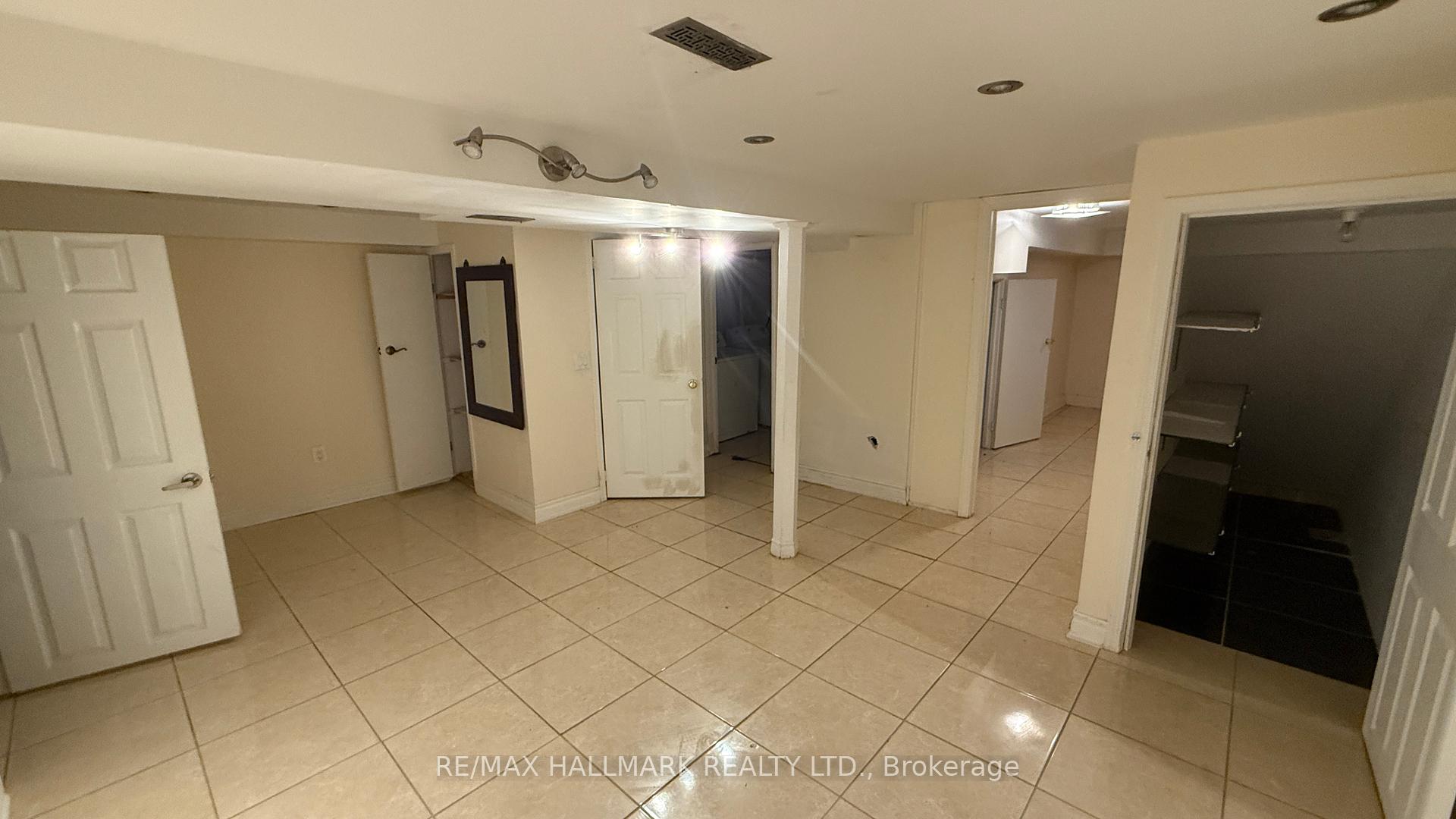 4 Bedrooms Condo at 3600 Morning Star, Mississauga For sale