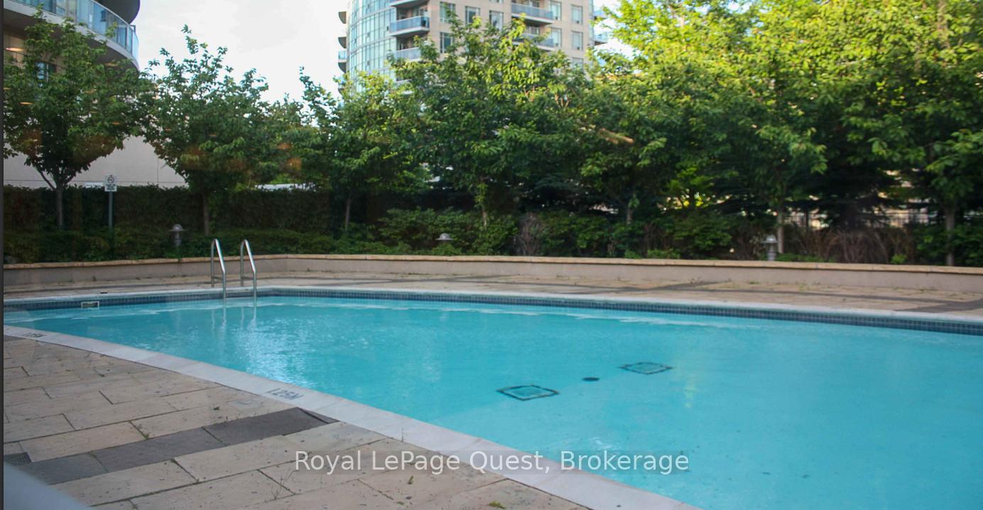 2 Bedrooms Condo at 50 Absolute, Mississauga For sale