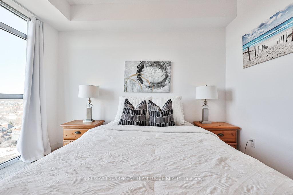 2 Bedrooms Condo at 450 Dundas,  Hamilton For sale