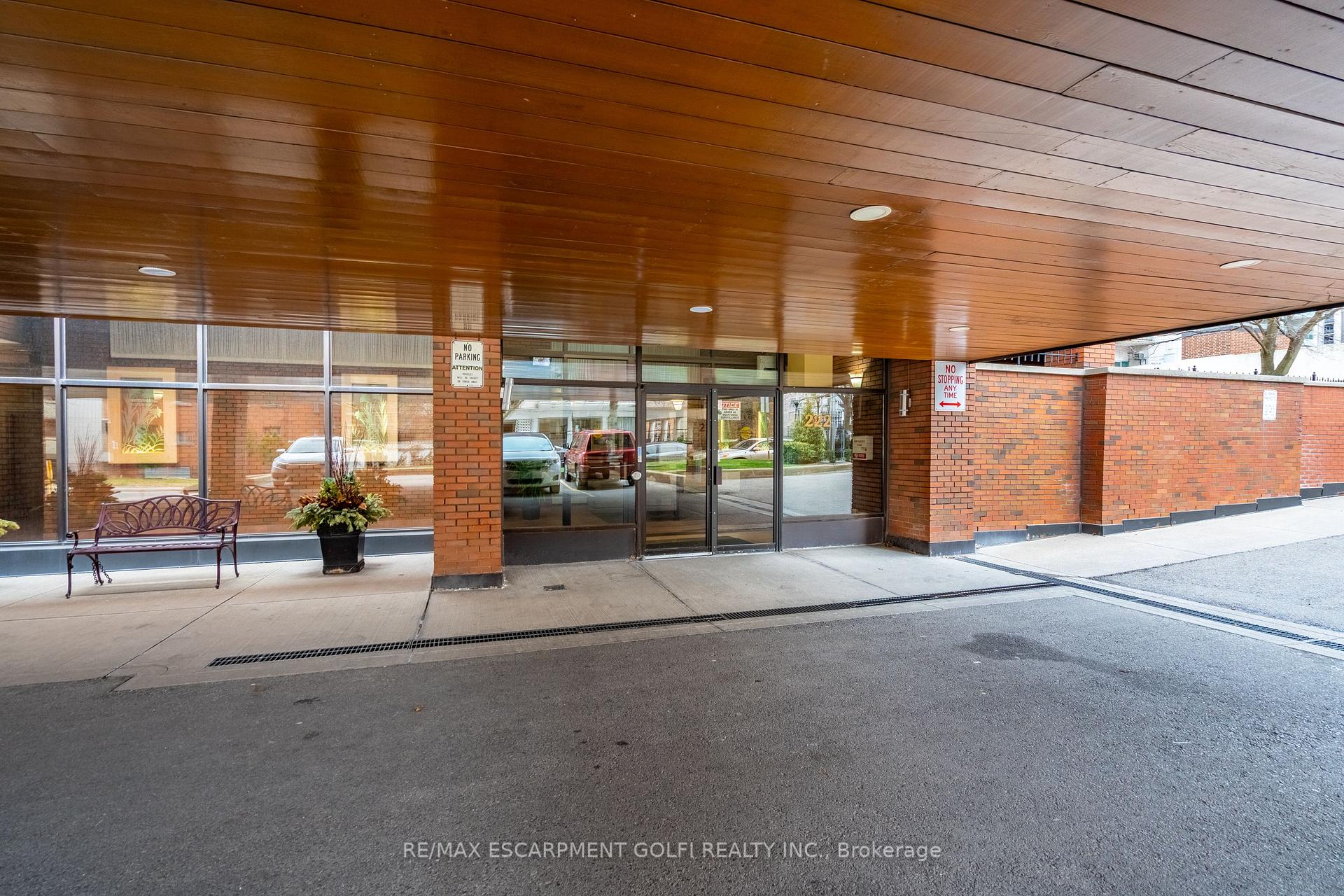 2 Bedrooms Condo at 222 Jackson,  Hamilton For sale