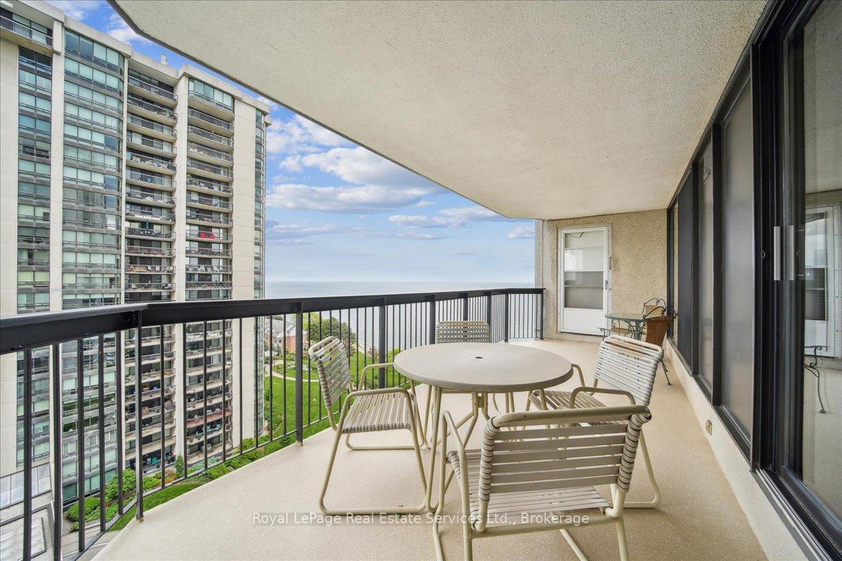 2 Bedrooms Condo at 2180 Marine, Oakville For sale