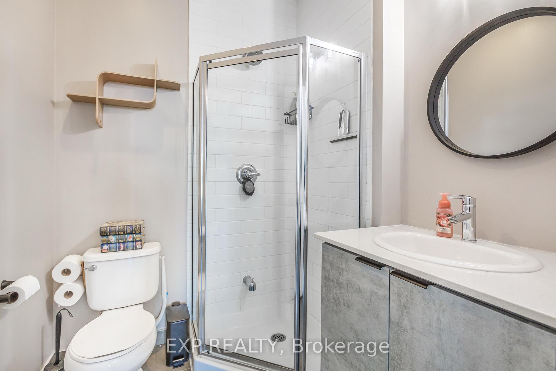 2 Bedrooms Condo at 360 Square One, Mississauga For sale