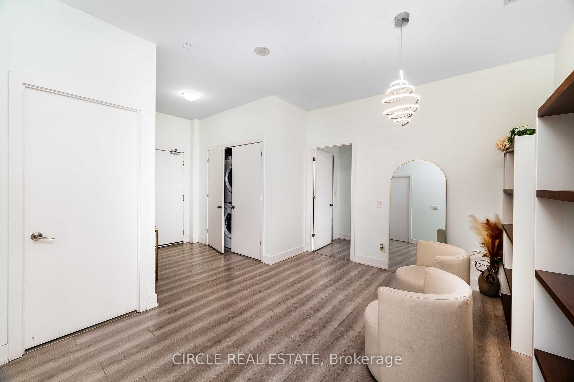 4 Bedrooms Condo at 4011 Brickstone Mews, Mississauga For sale