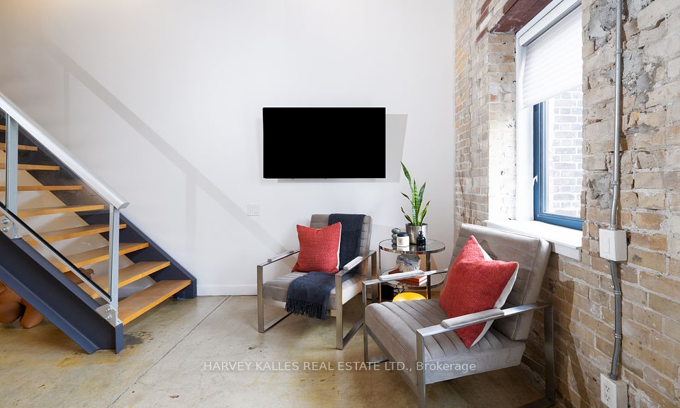 #111 - 363 Sorauren Avenue, Toronto, ON M6R 3C1