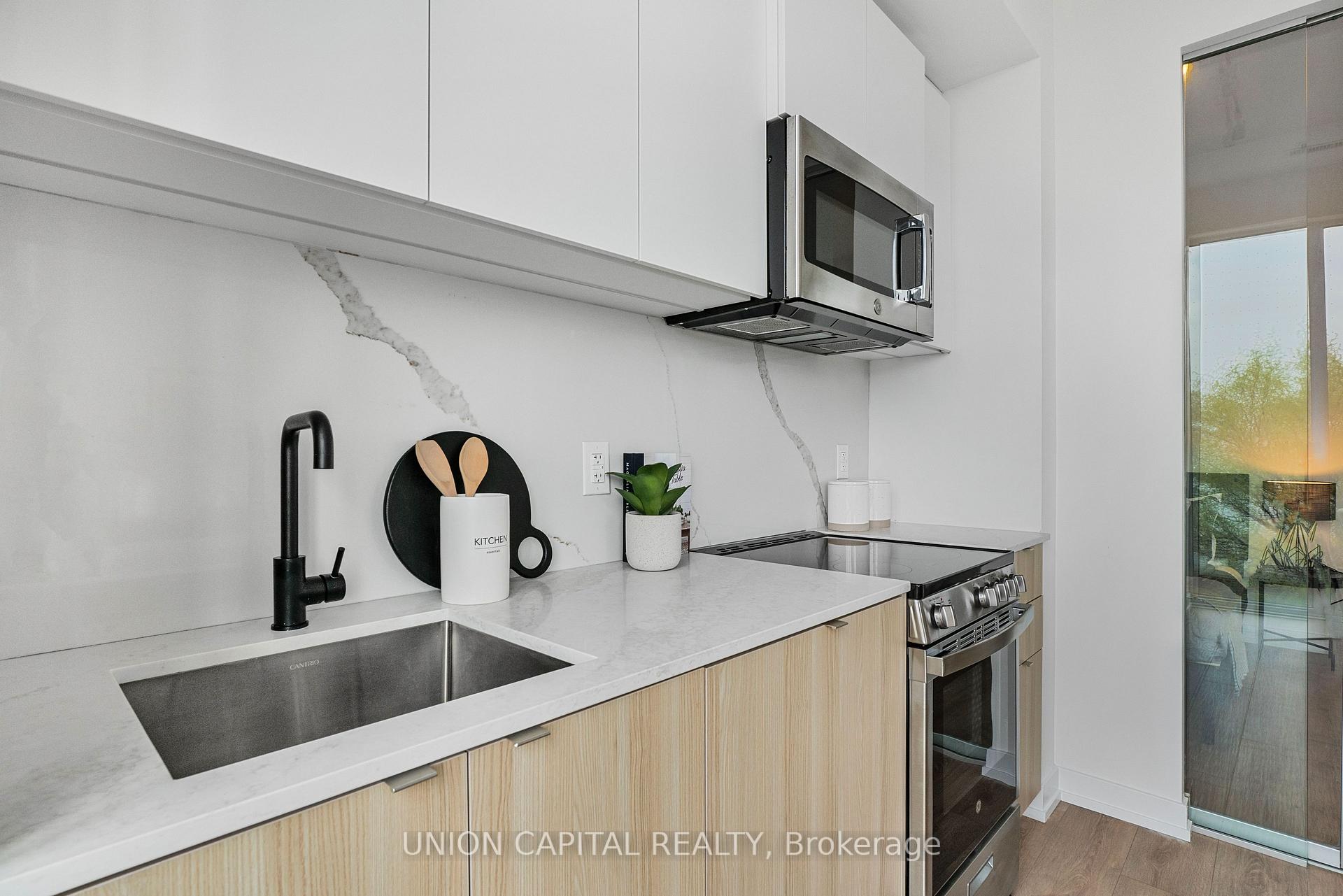 2 Bedrooms Condo at 500 Dupont,  Toronto For sale