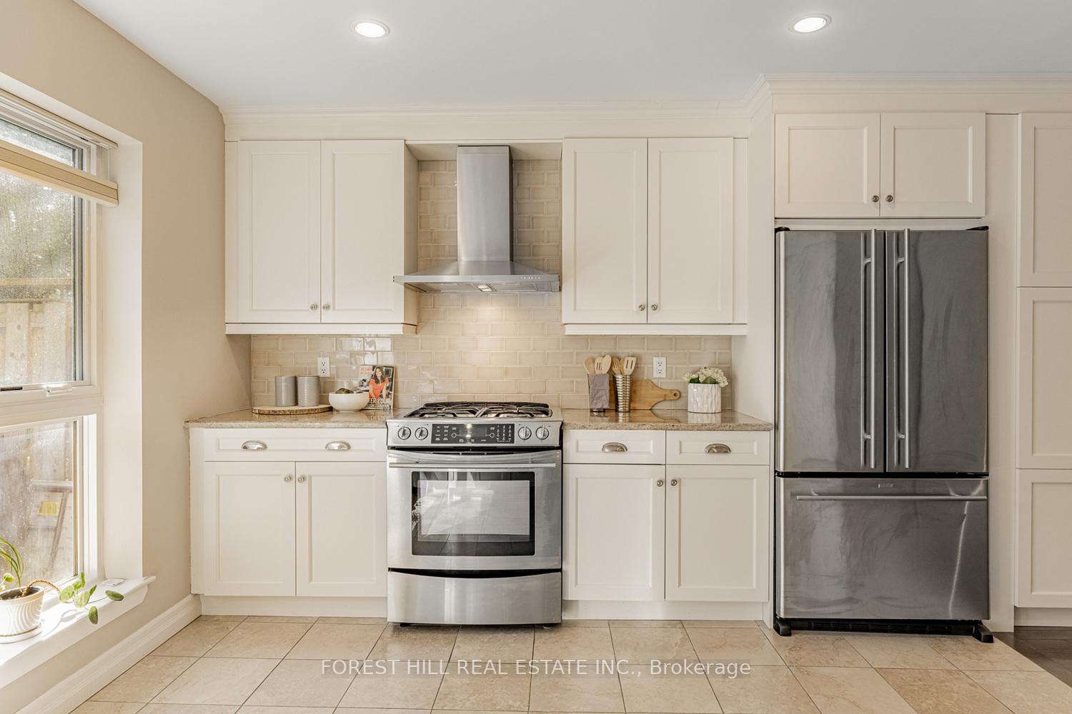 5 Bedrooms Condo at 21 Snowshoe Mill, Toronto For sale