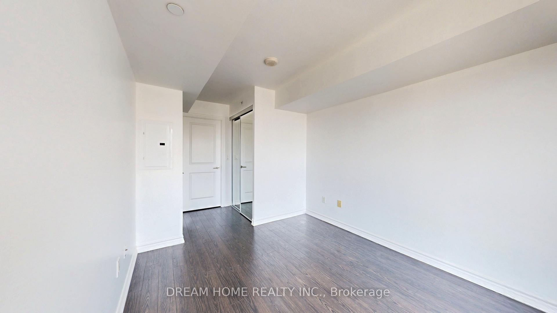2 Bedrooms Condo at 386 Yonge, Toronto For sale