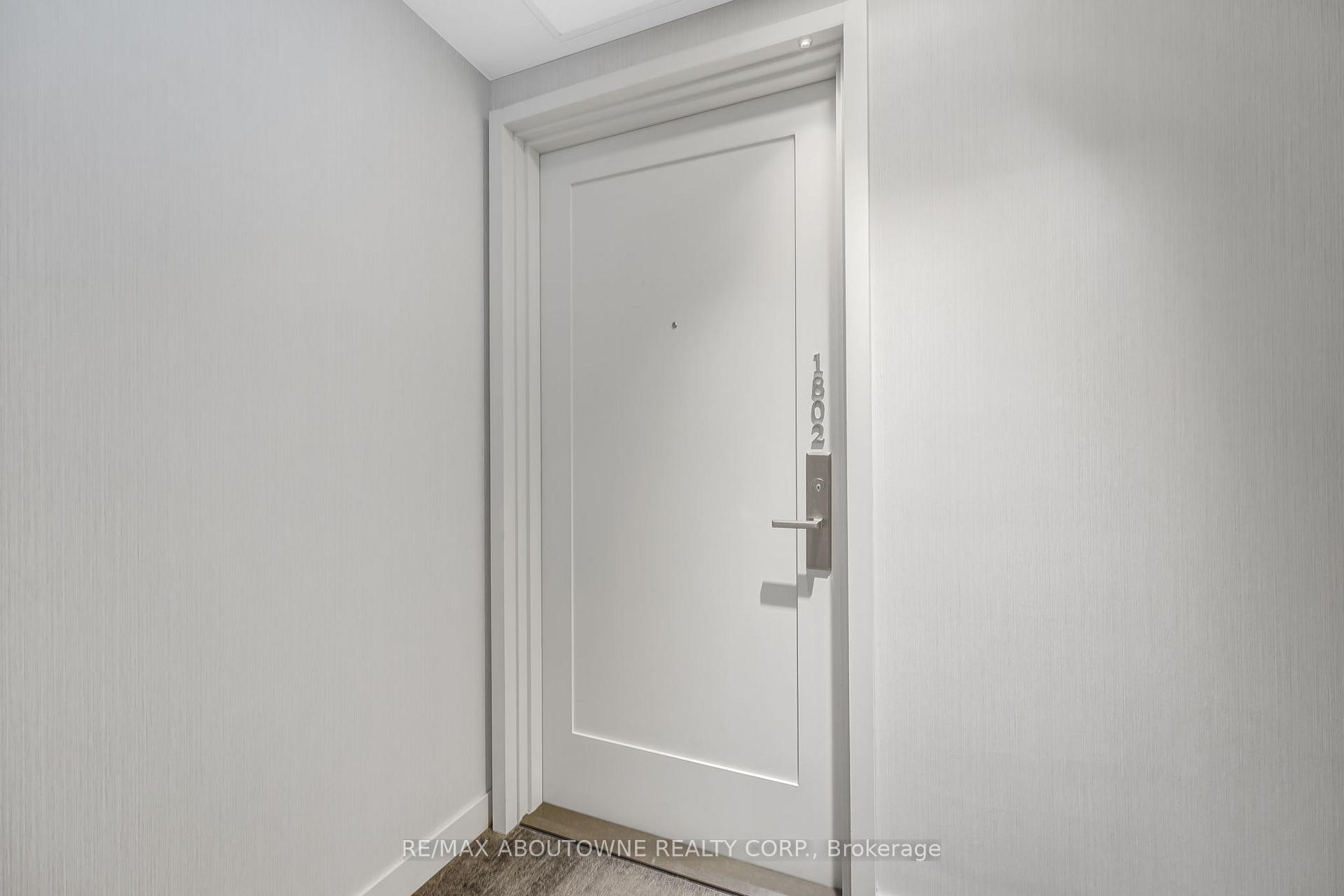 2 Bedrooms Condo at 3 Gloucester, Toronto For sale
