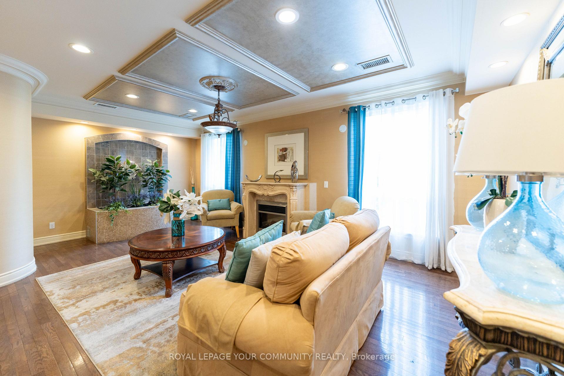 3 Bedrooms Condo at 1 Maison Parc, Vaughan For sale