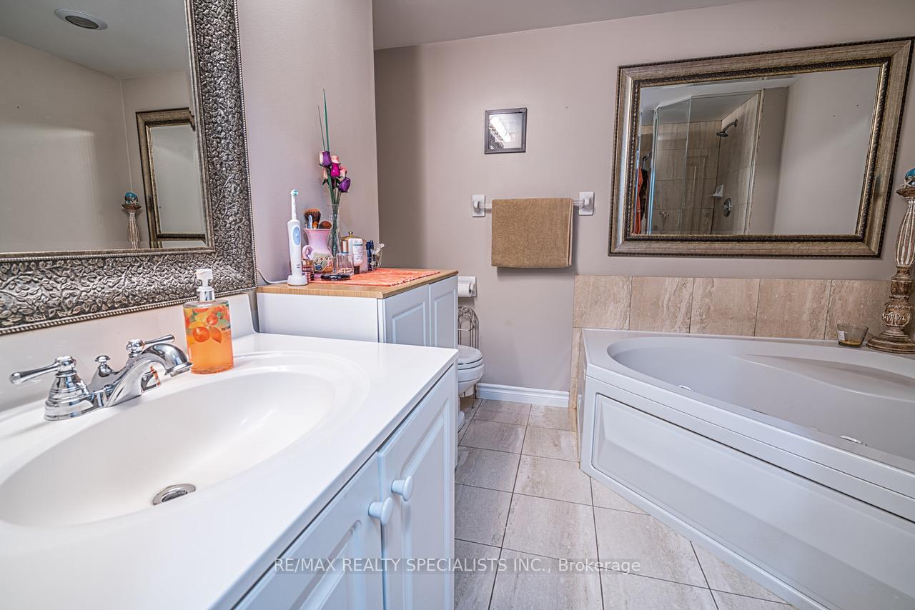 2 Bedrooms Condo at 2111 Lake Shore, Toronto For sale
