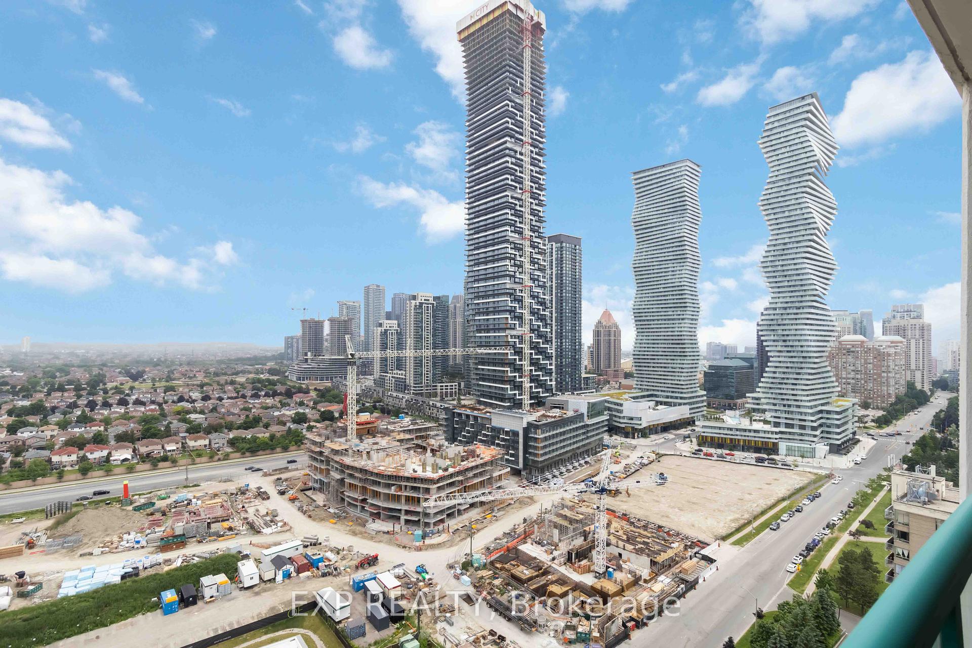 2 Bedrooms Condo at 550 Webb, Mississauga For sale