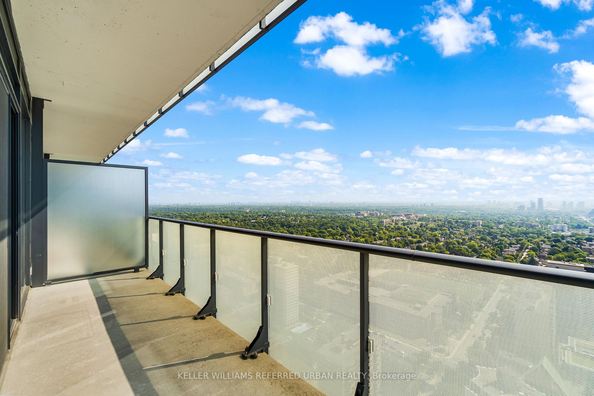 2 Bedrooms Condo at 185 Roehampton, Toronto For sale