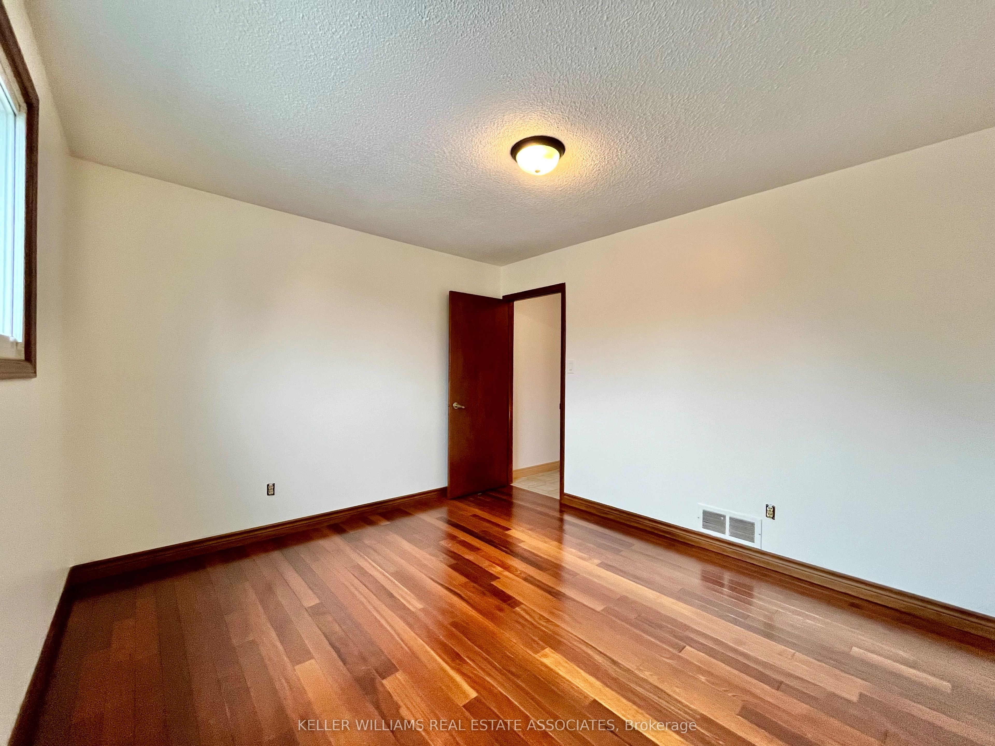 39 Lisgar Court, #Lower