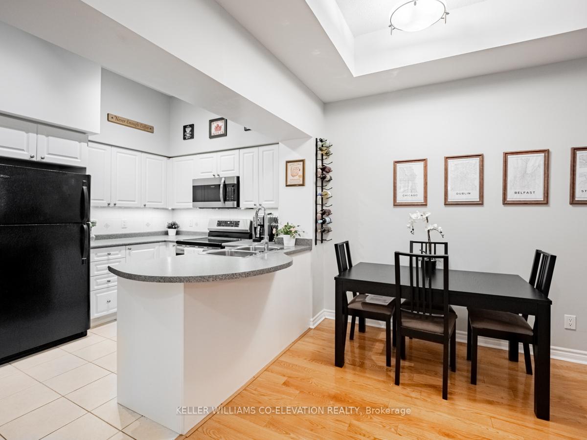 2 Bedrooms Condo at 330 Princess Royal, Mississauga For sale