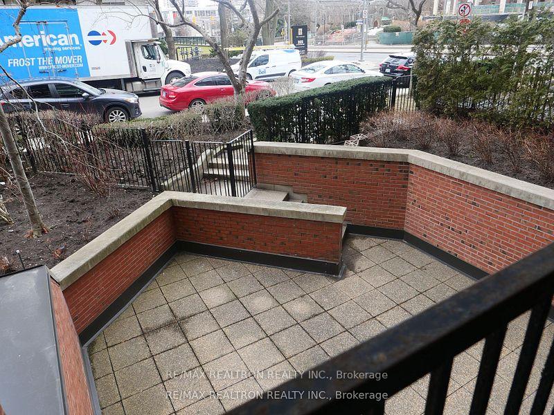 2 Bedrooms Condo at 349 St Clair, Toronto For sale