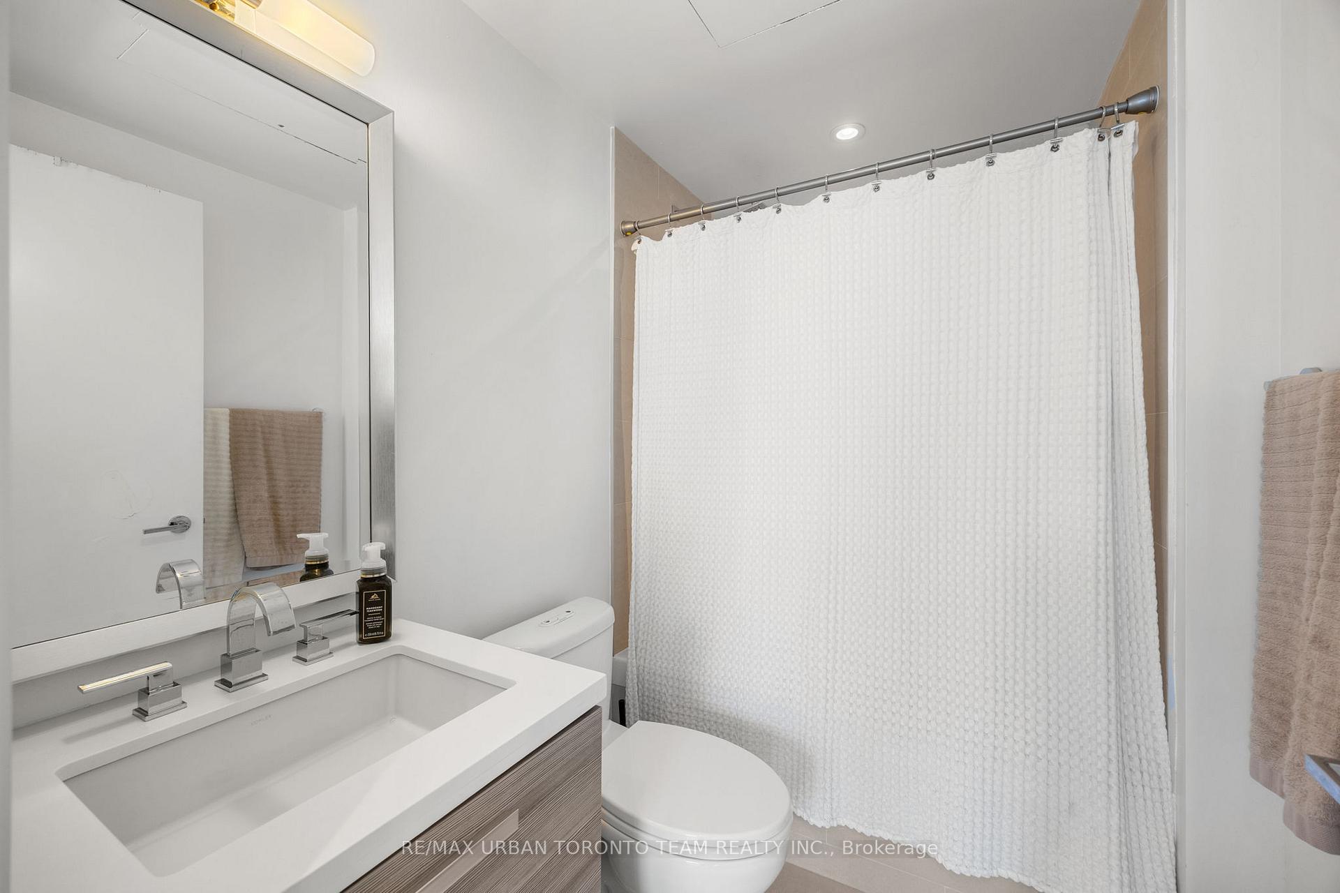 2 Bedrooms Condo at 224 King, Toronto For sale