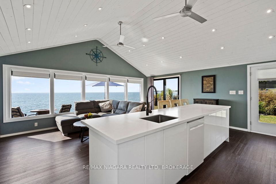 10959 Lakeshore