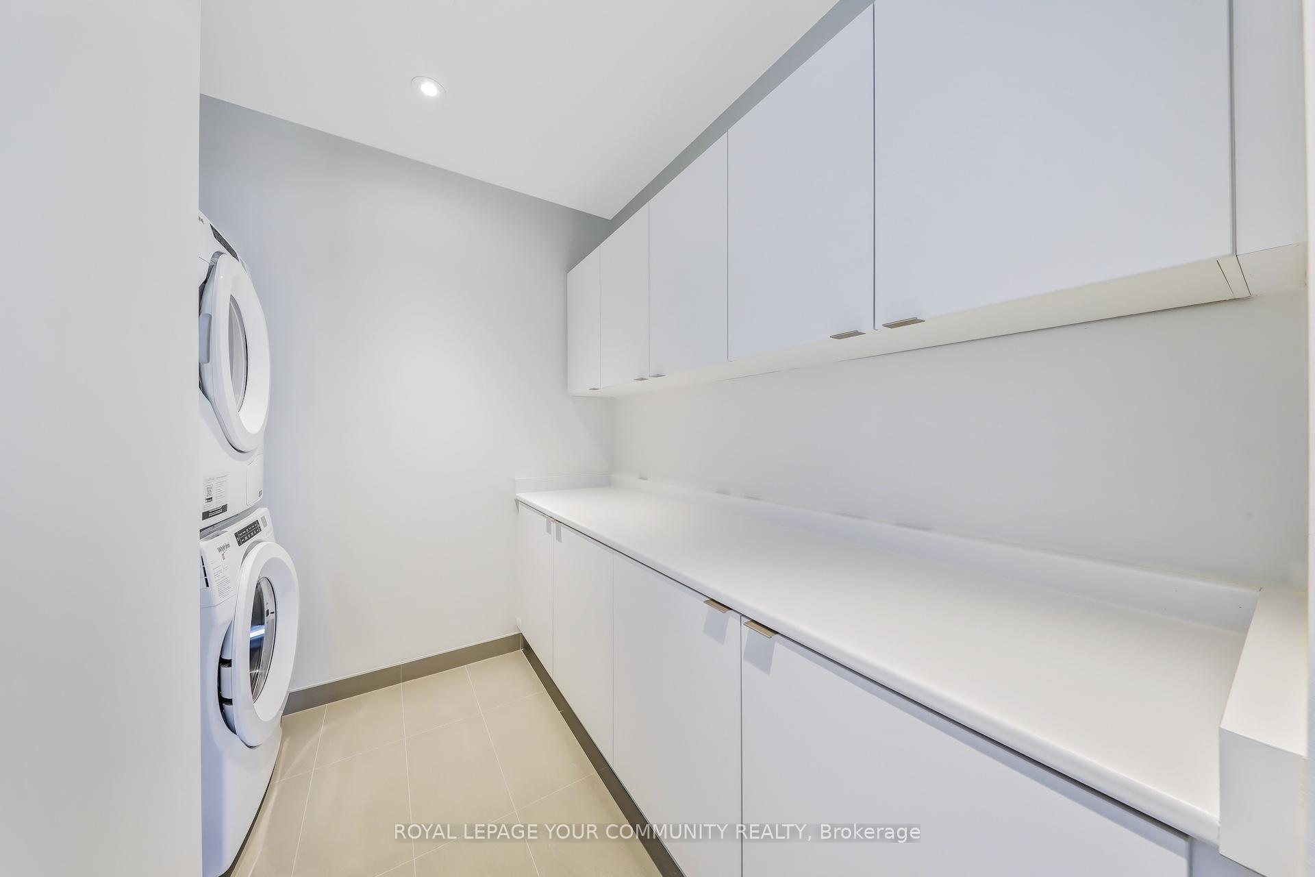3 Bedrooms Condo at 10 Inn On The Park, Toronto For sale
