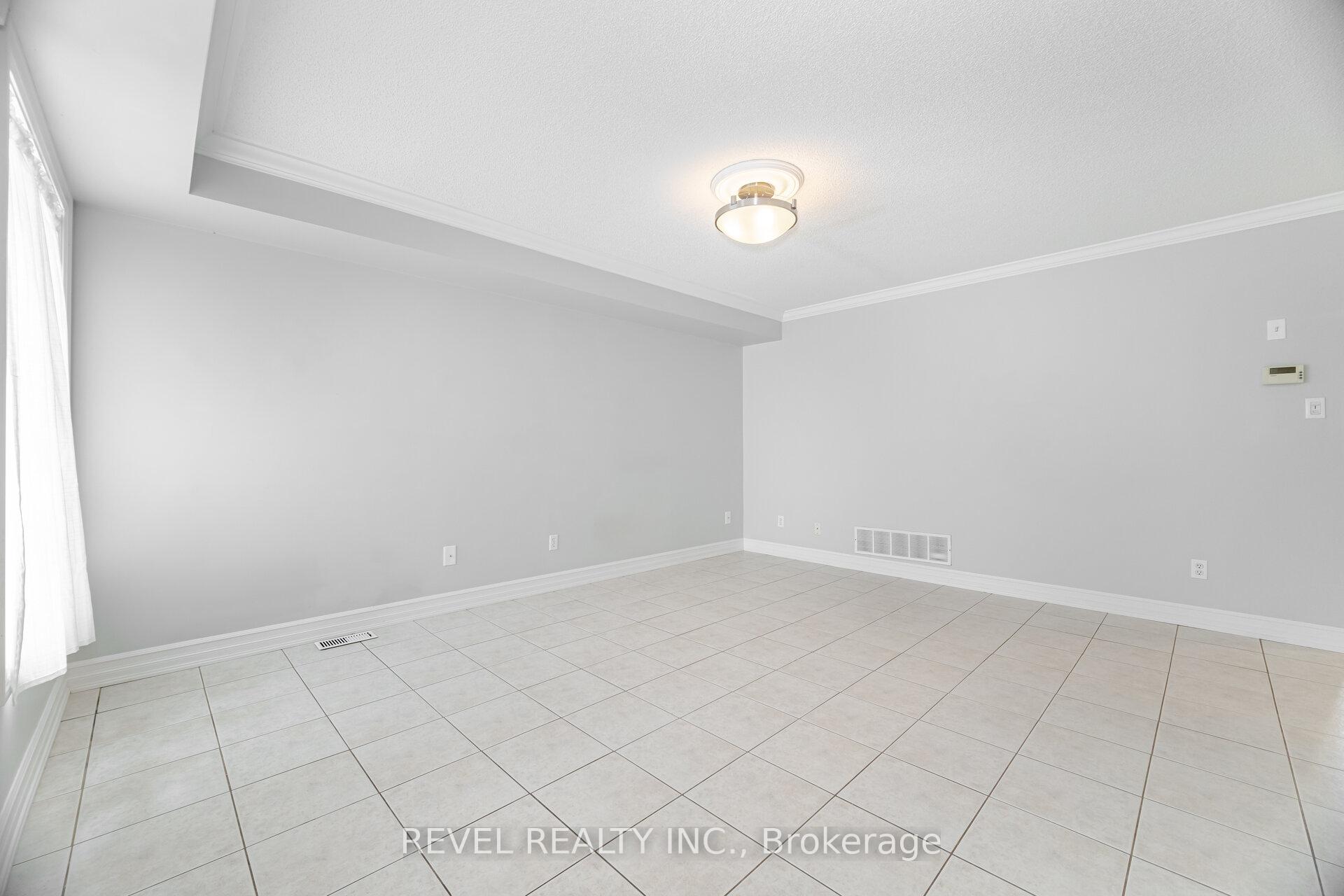 2 Bedrooms Condo at 1489 Heritage, Oakville For sale