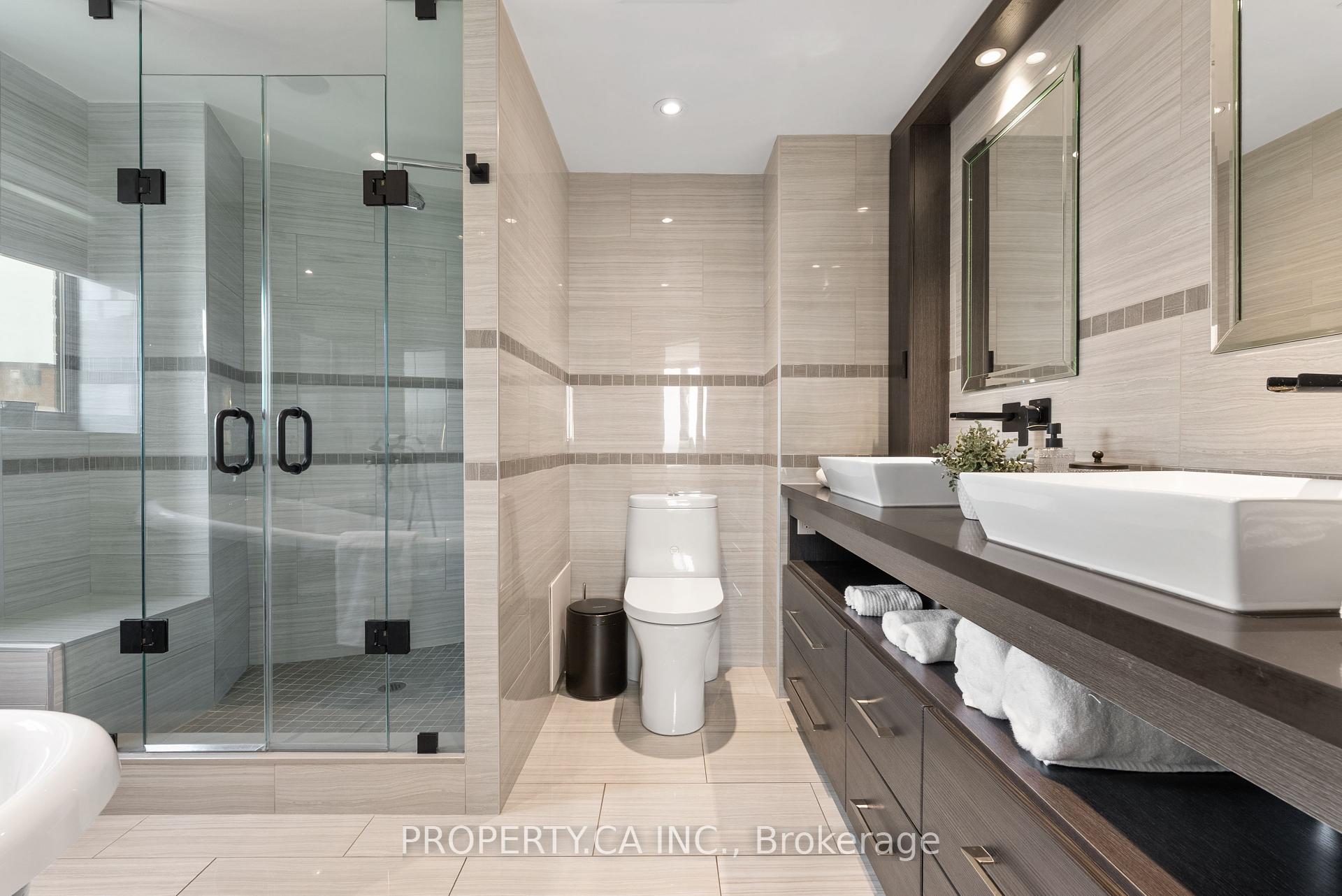 3 Bedrooms Condo at 40 Richview, Toronto For sale