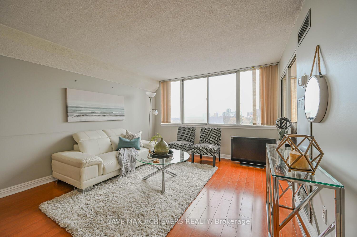 3 Bedrooms Condo at 21 Markbrook, Toronto For sale