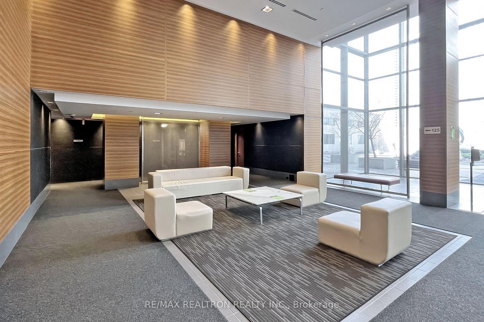 2 Bedrooms Condo at 125 Village Green, Toronto For sale
