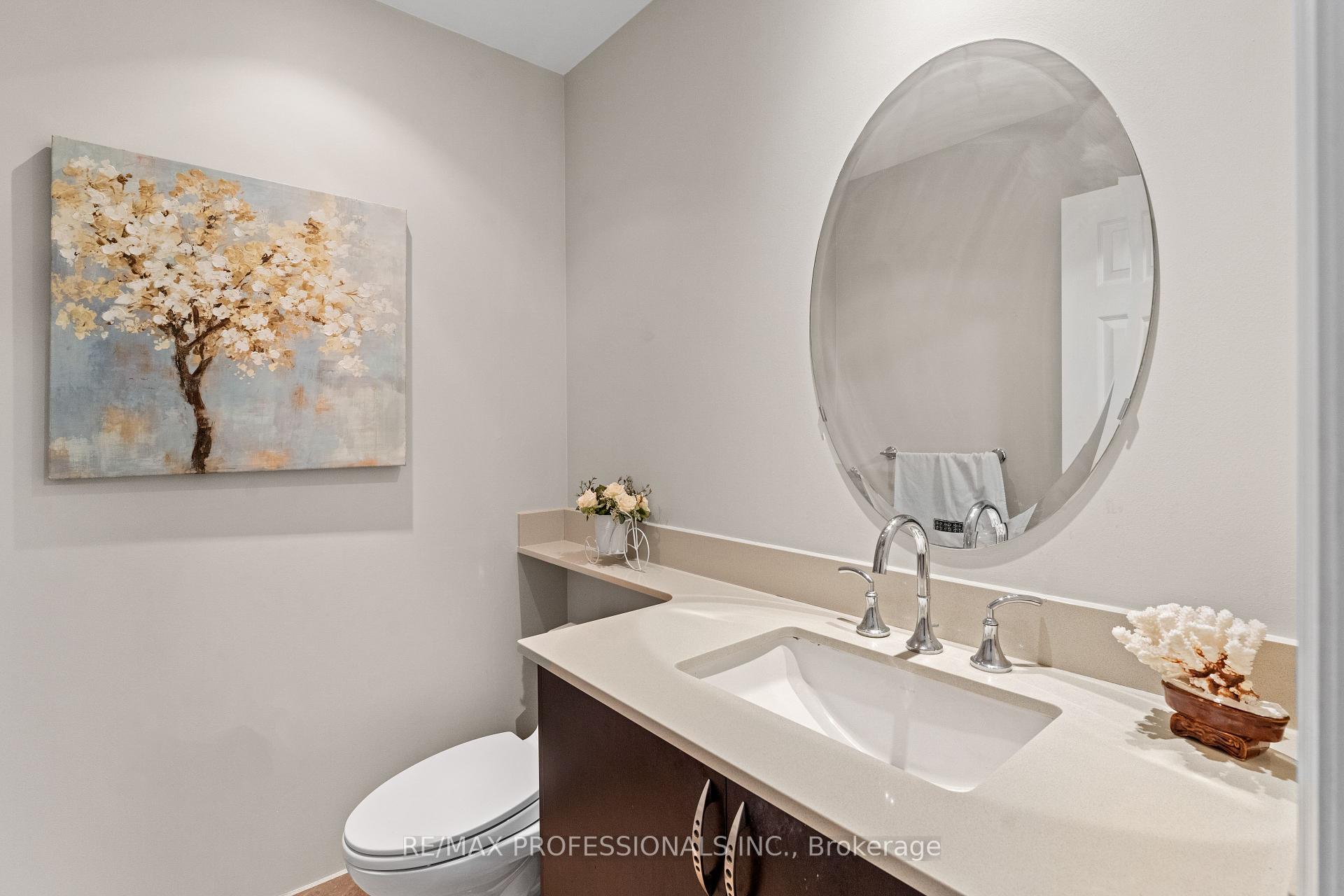 2 Bedrooms Condo at 35 Balmuto,  Toronto For sale