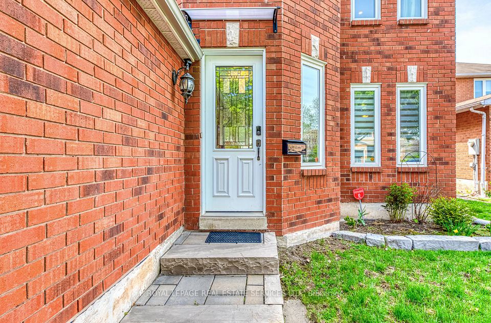 1097 Grandeur Crescent, Oakville, ON L6H 4B4