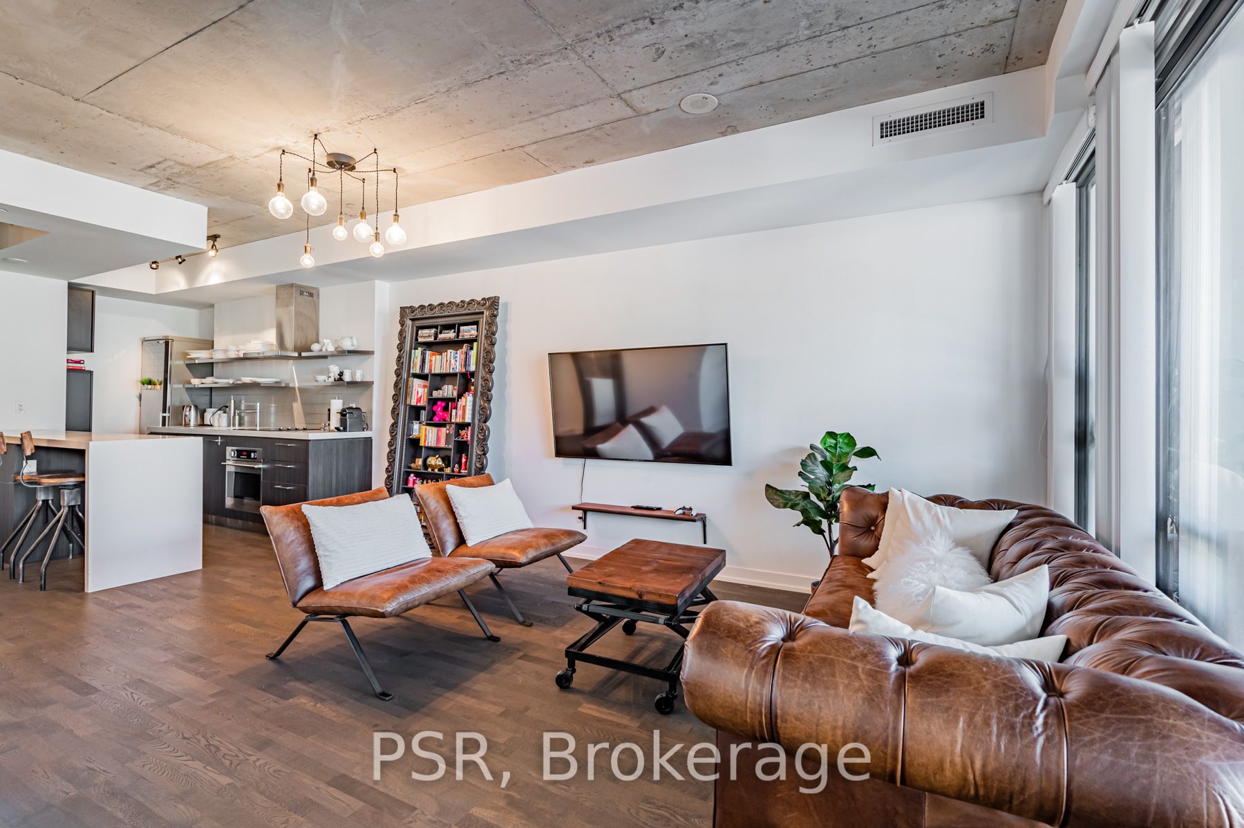 560 King Street W, #610
