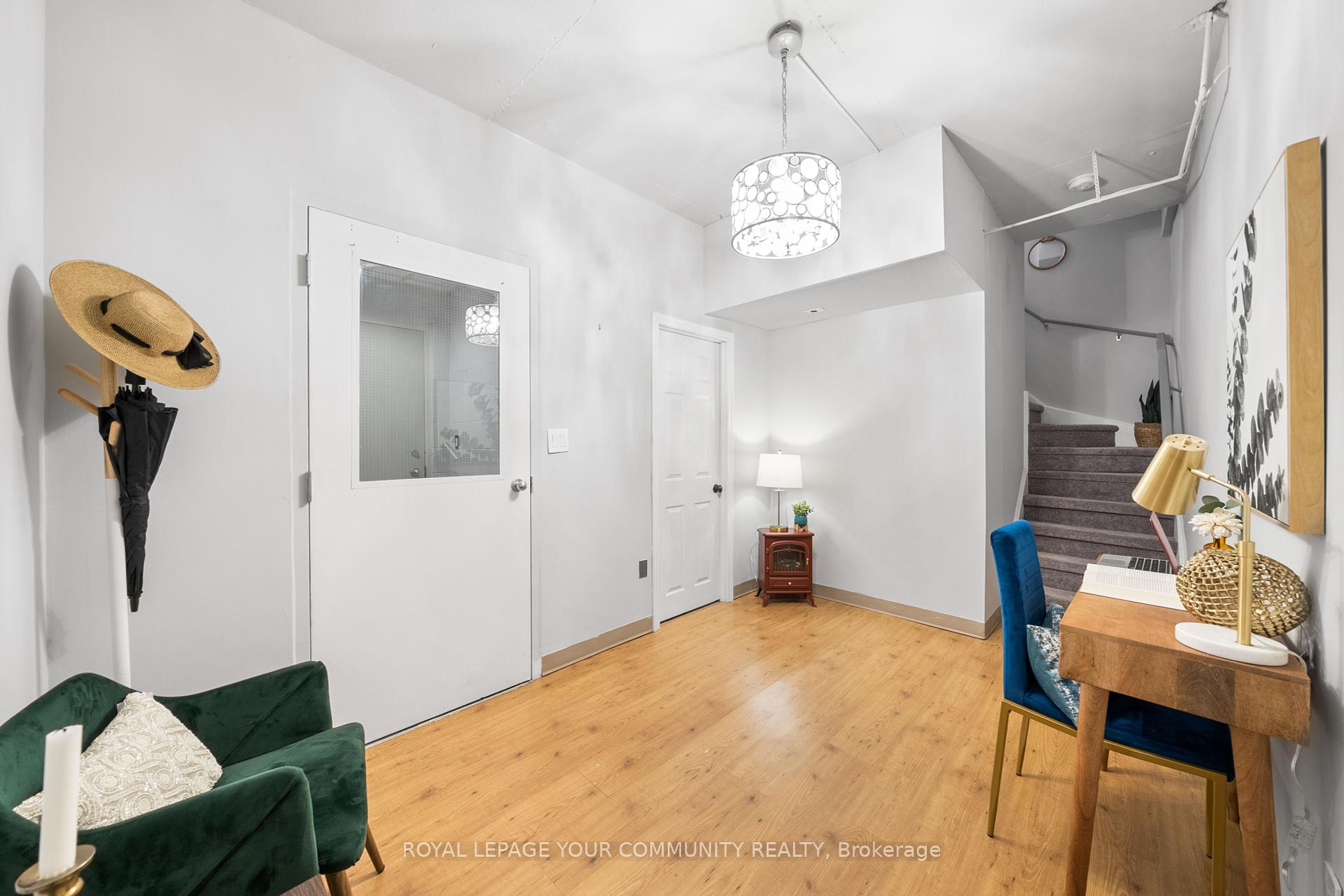 3 Bedrooms Condo at 151 Townsgate,  Vaughan For sale