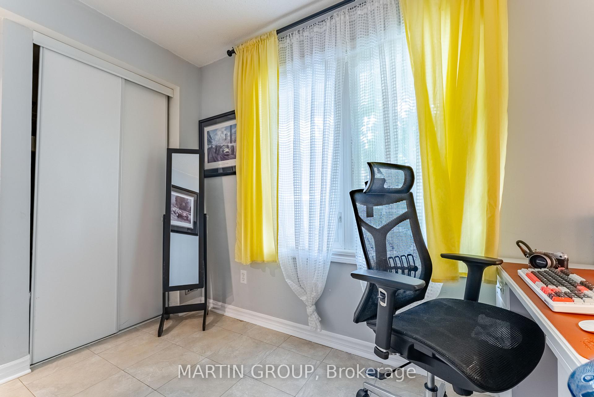 2 Bedrooms Condo at 1701 Lampman, Burlington For sale