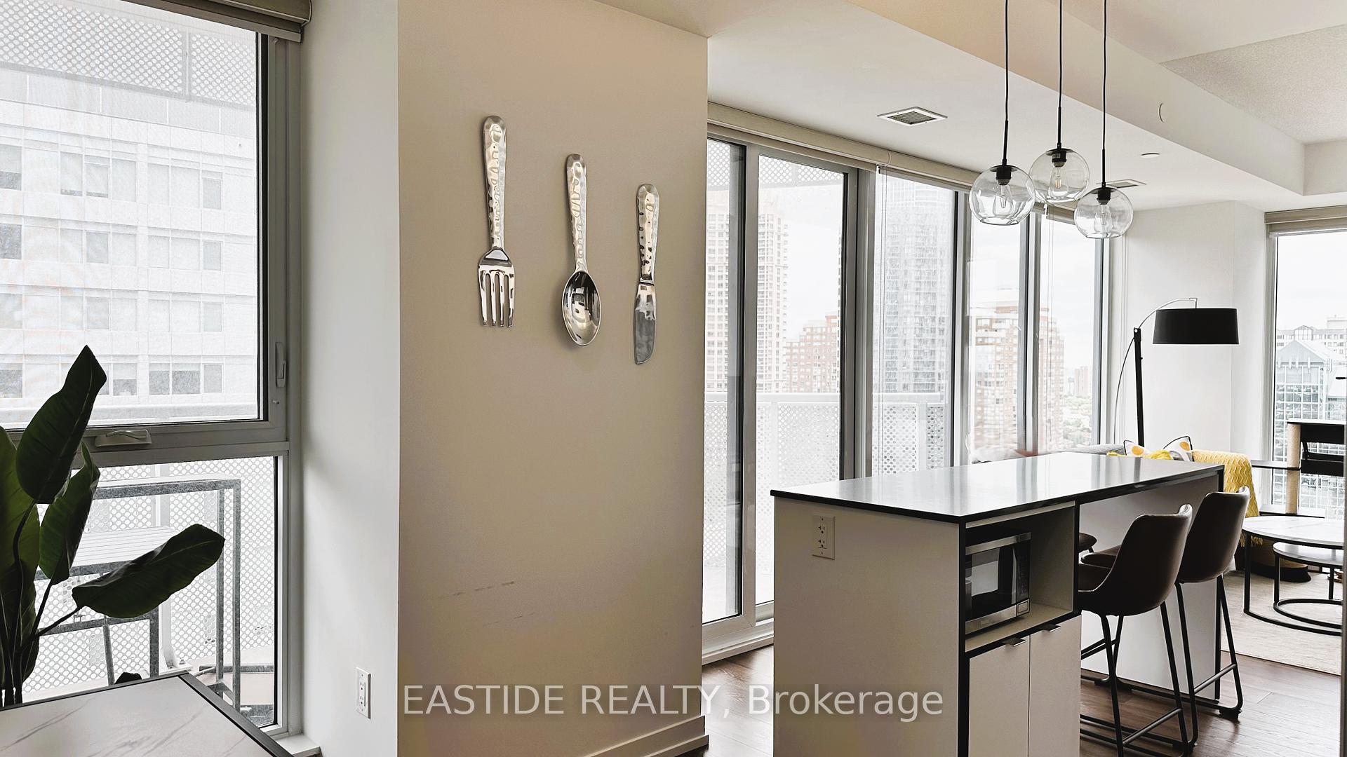 3 Bedrooms Condo at 4065 Confederation, Mississauga For sale
