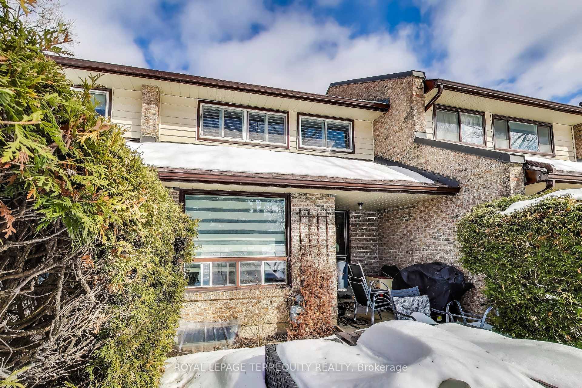 3 Bedrooms Condo at 2020 South Millway, Mississauga For sale