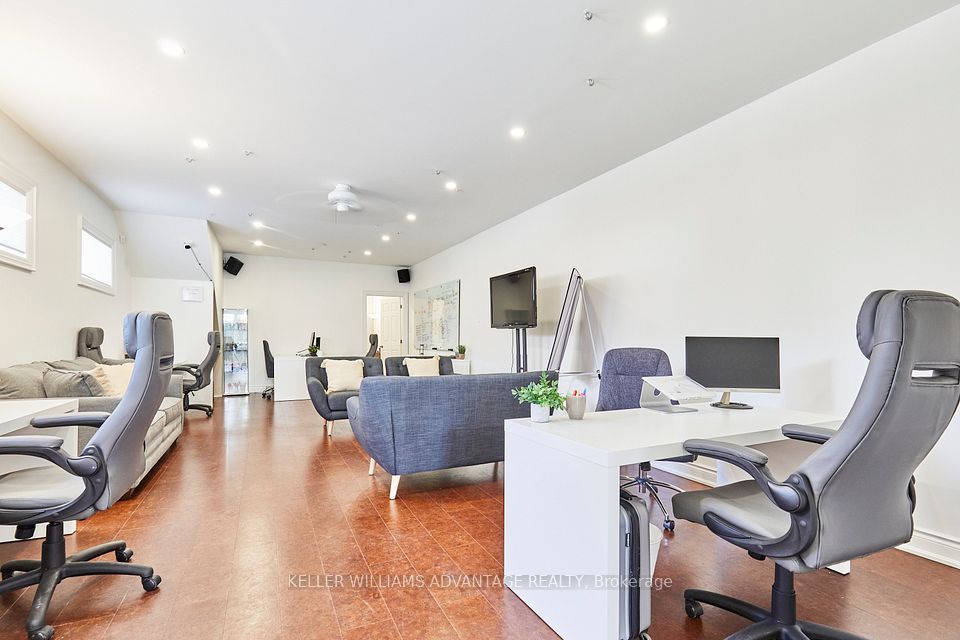 477 Davisville