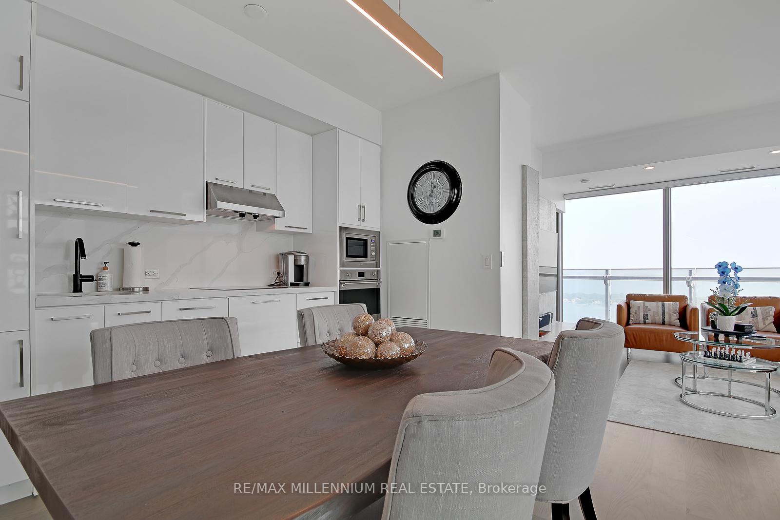 3 Bedrooms Condo at 12 York,  Toronto For sale