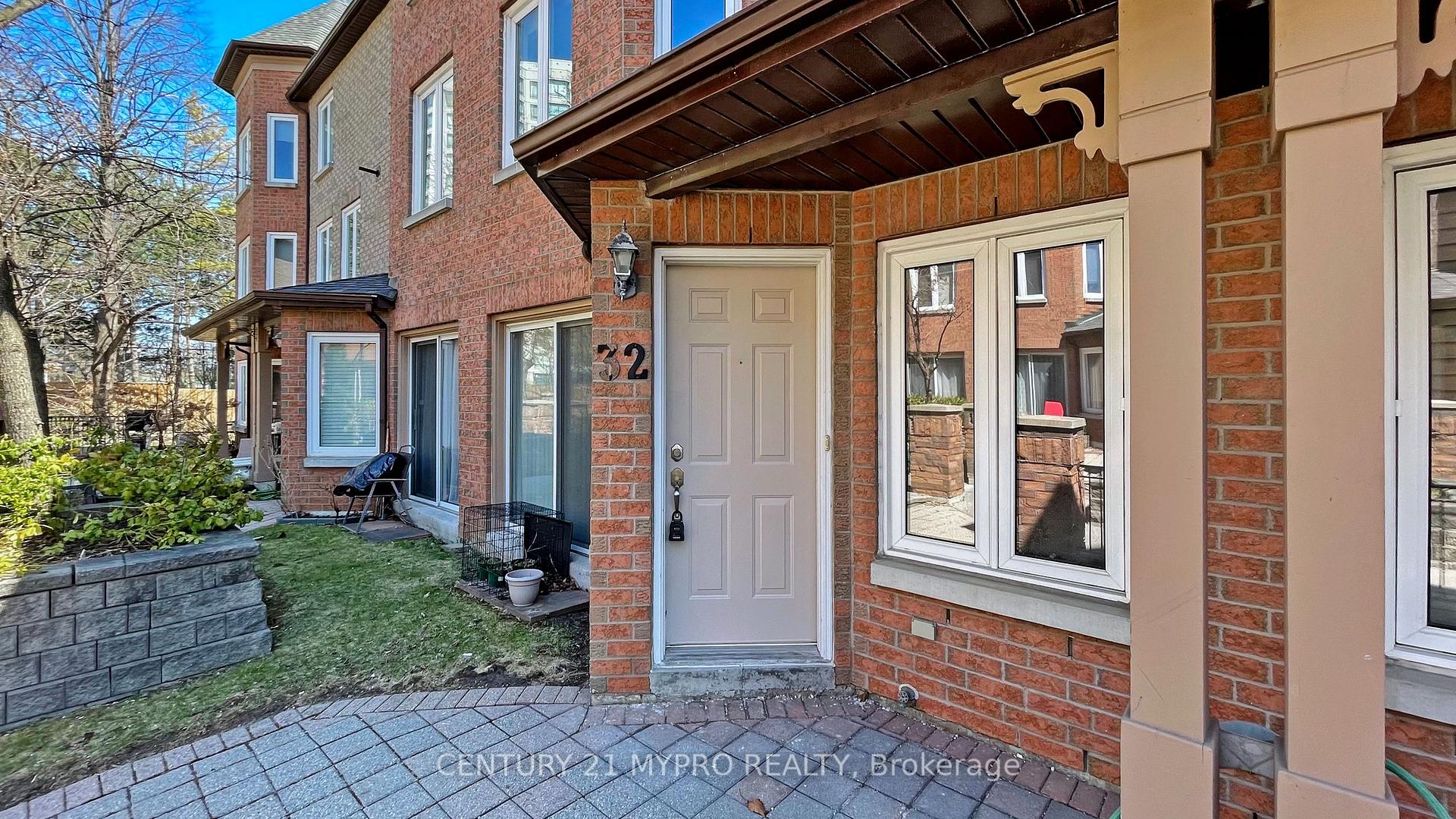 3 Bedrooms Condo at 735 New Westminster,  Vaughan For sale