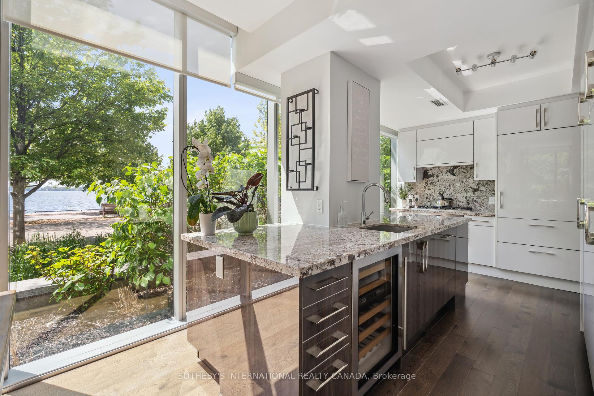 3 Bedrooms Condo at 39 Queens, Toronto For sale