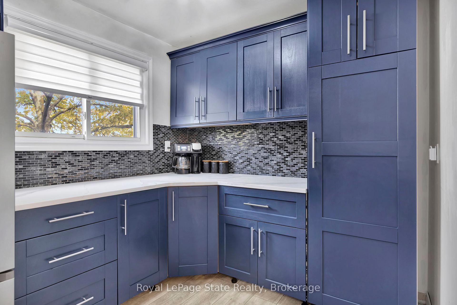 3 Bedrooms Condo at 11 Harrisford, Hamilton For sale