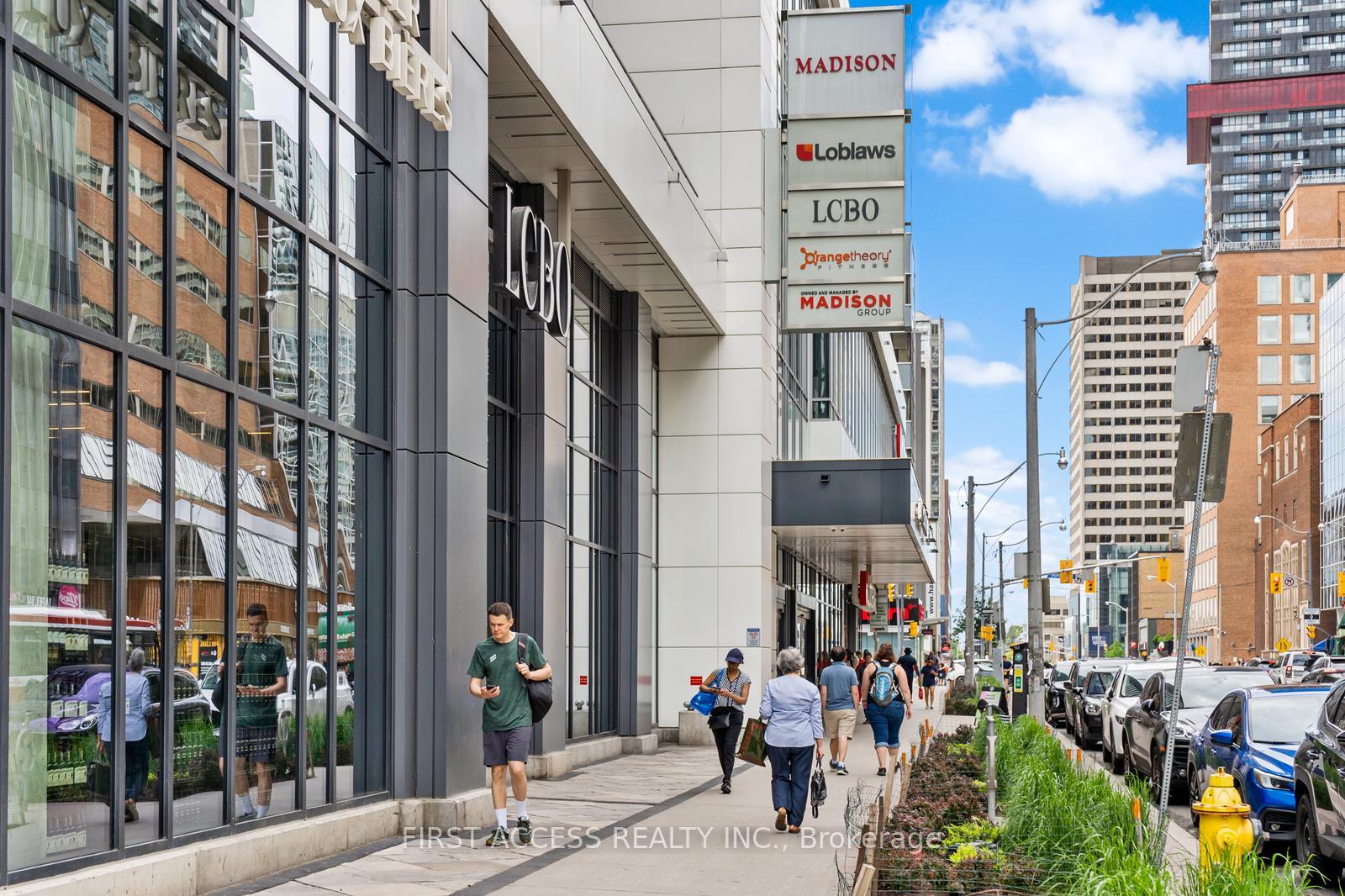 2 Bedrooms Condo at 161 Roehampton,  Toronto For sale
