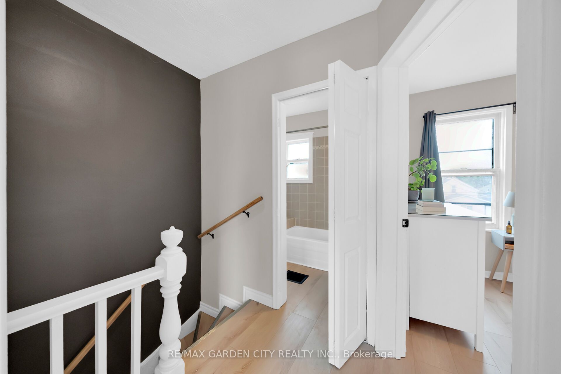92 GLENDALE Avenue N
