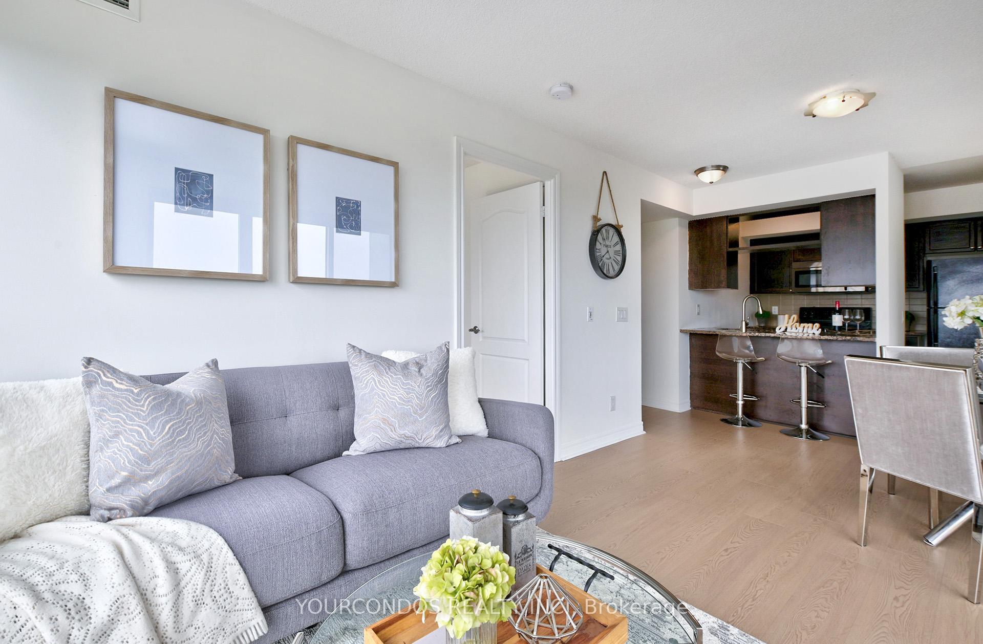 2 Bedrooms Condo at 60 Town Centre, Toronto For sale