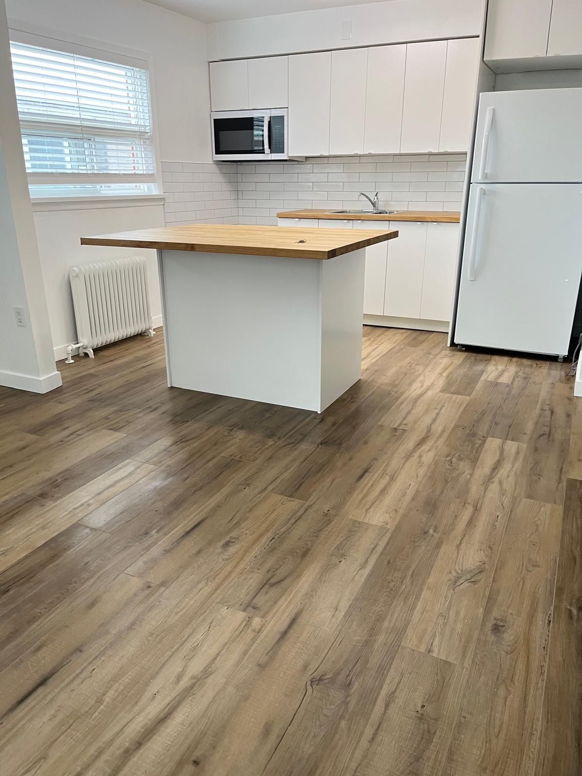 12 Sand Beach Road W 6