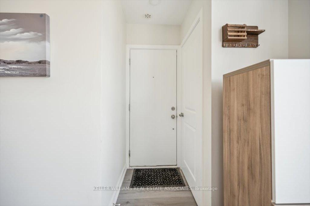 2 Bedrooms Condo at 3058 Sixth,  Oakville For sale
