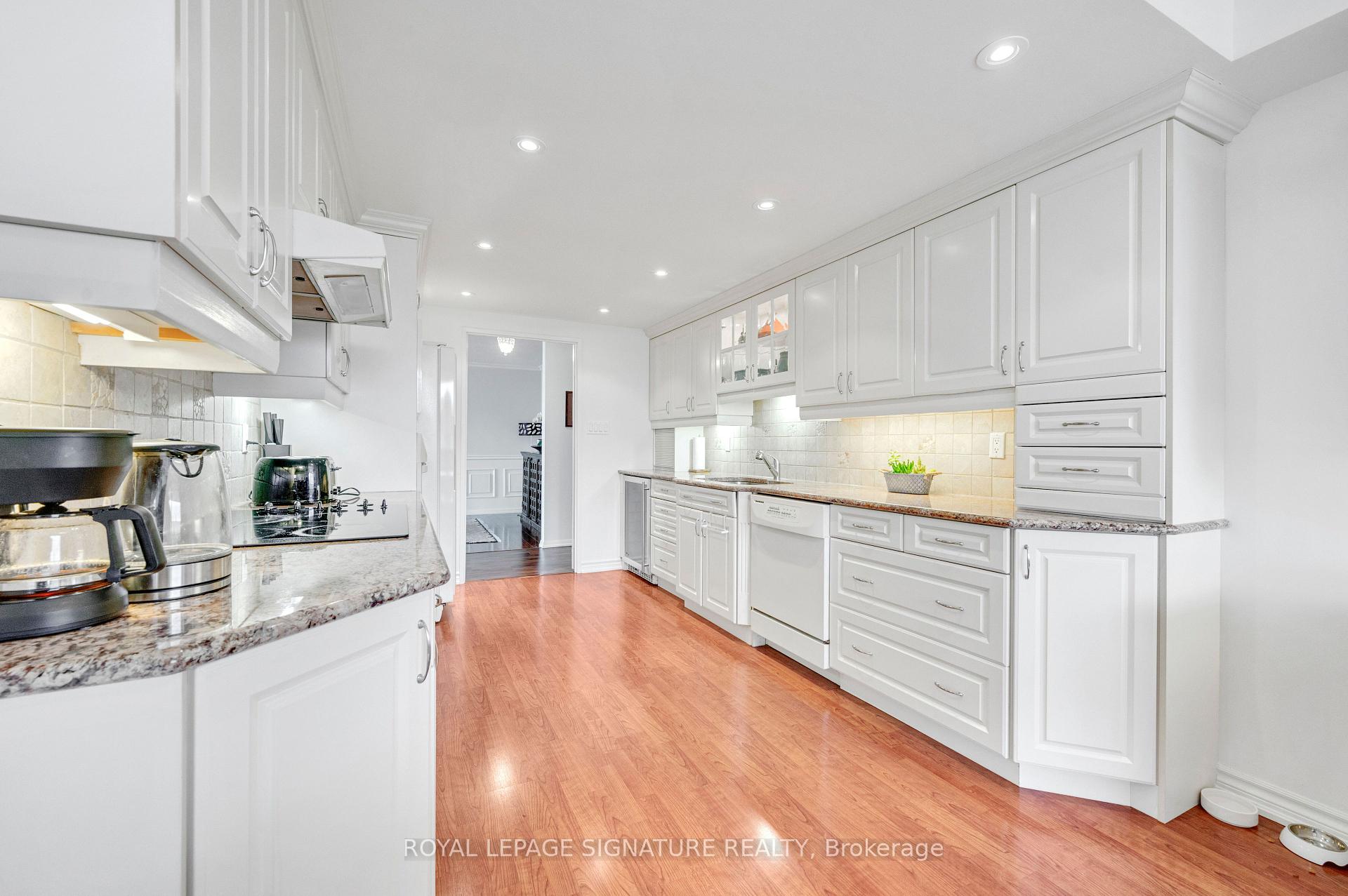 3 Bedrooms Condo at 2170 Marine, Oakville For sale