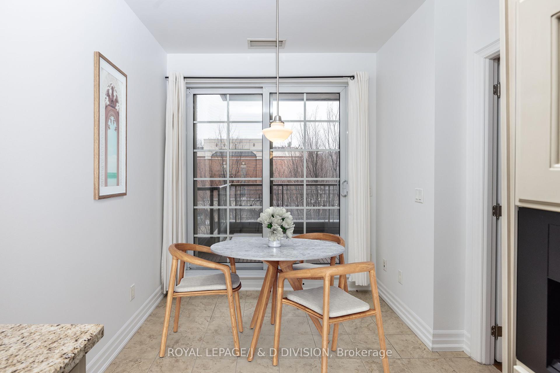 2 Bedrooms Condo at 20 Burkebrook, Toronto For sale