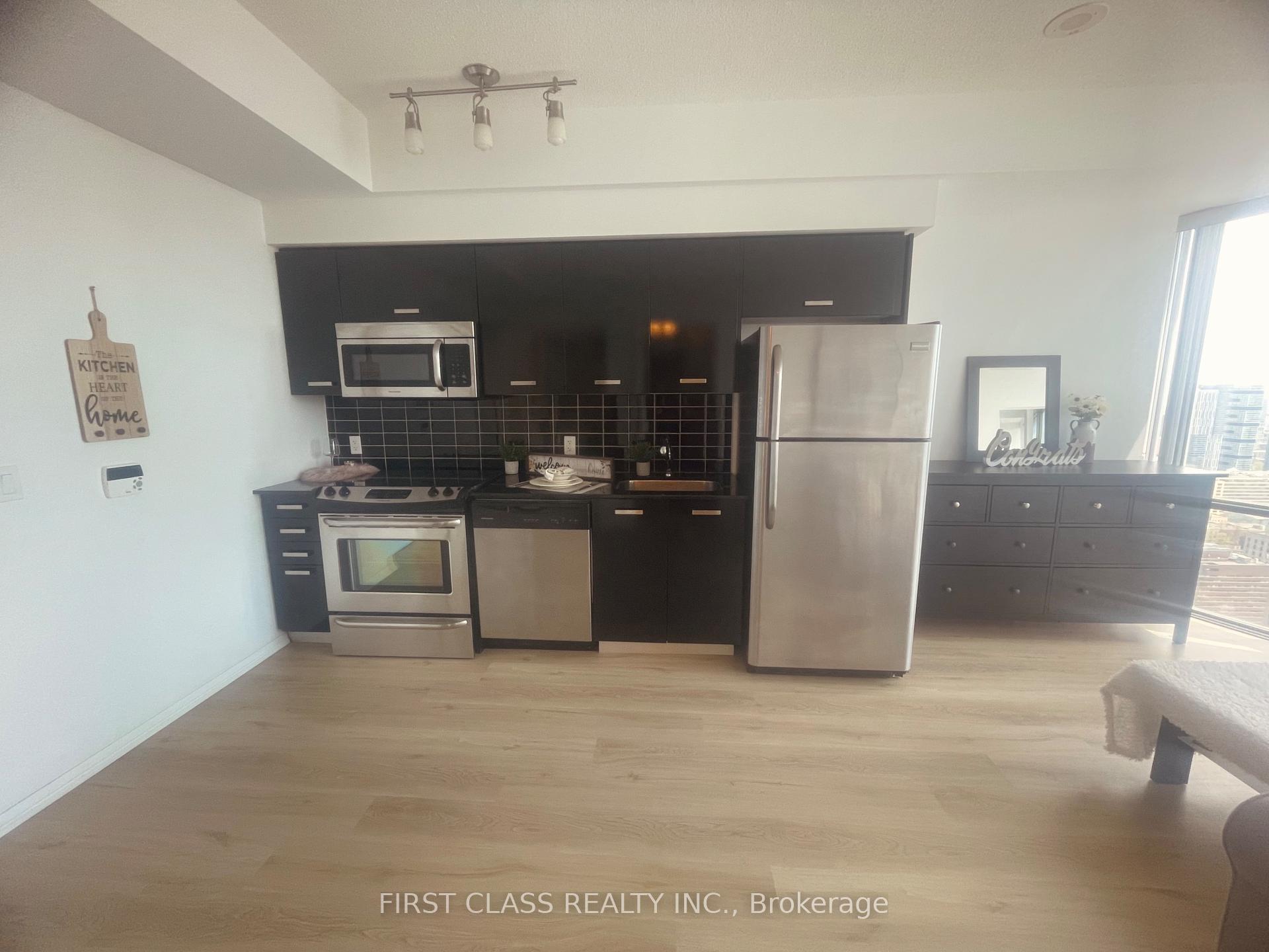 1 Bedroom Condo at 832 Bay,  Toronto For sale